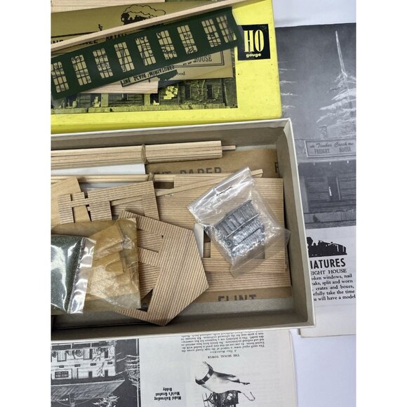 Fine Scale Miniatures HO Scale Freight House Building Kit No. 45 - Picture 9 of 11